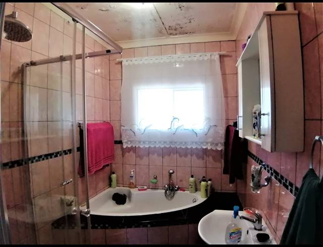 3 BEDROOM FREESTANDING SOLD IN STILFONTEIN EXT 4